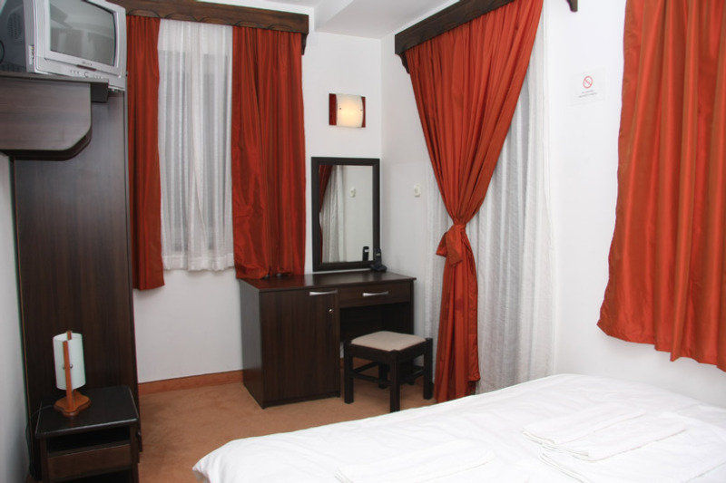 Hotel Manastir Берово Номер фото
